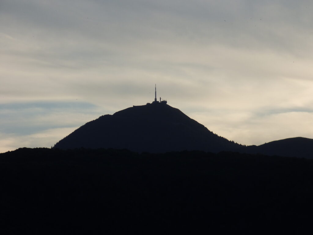 Vue sur le puy de Dôme depuis la ville | © Traverse(s)